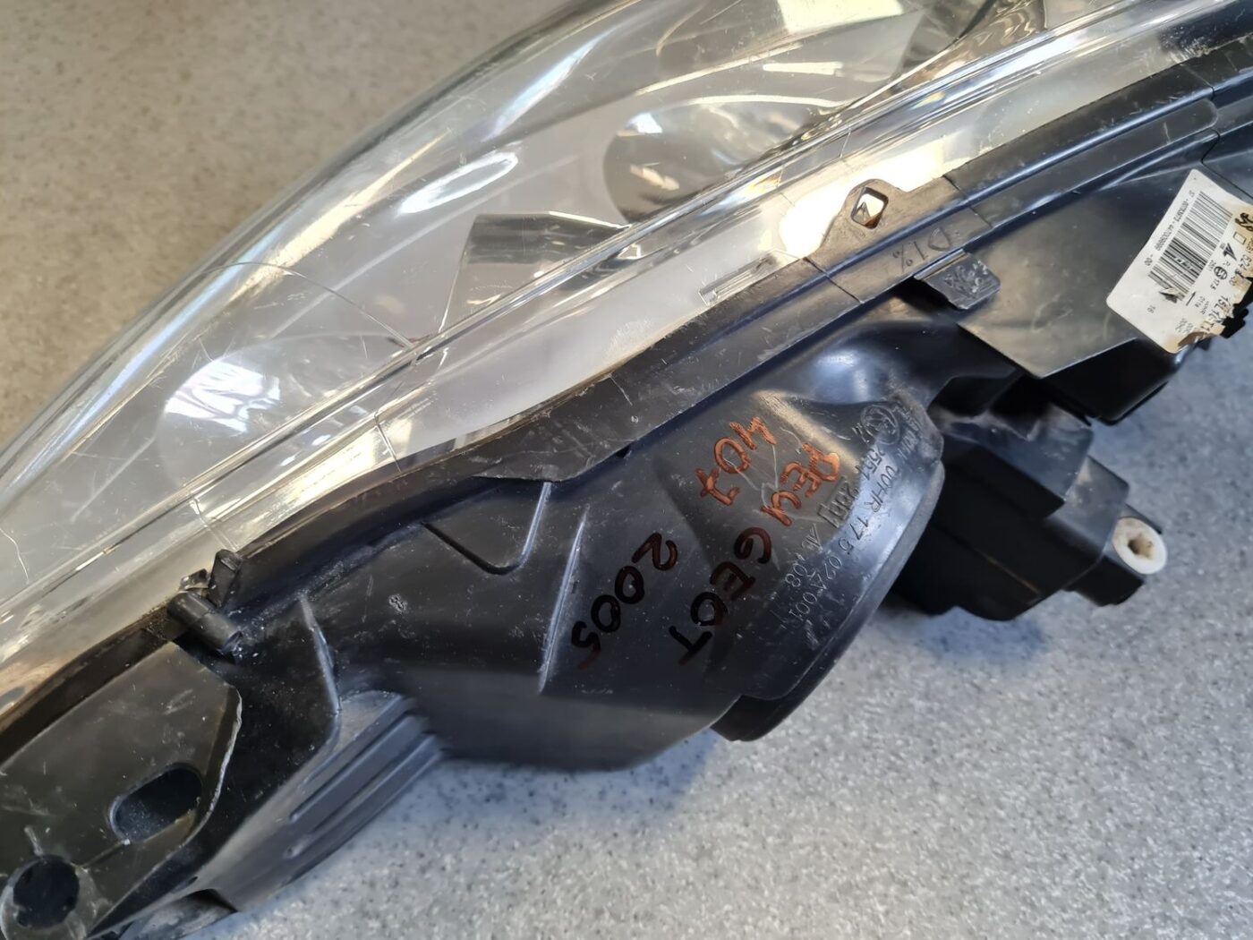 Priekšējais labais lukturis priekš PEUGEOT 407 2005 15 Priekšējais labais lukturis priekš PEUGEOT 407 2005