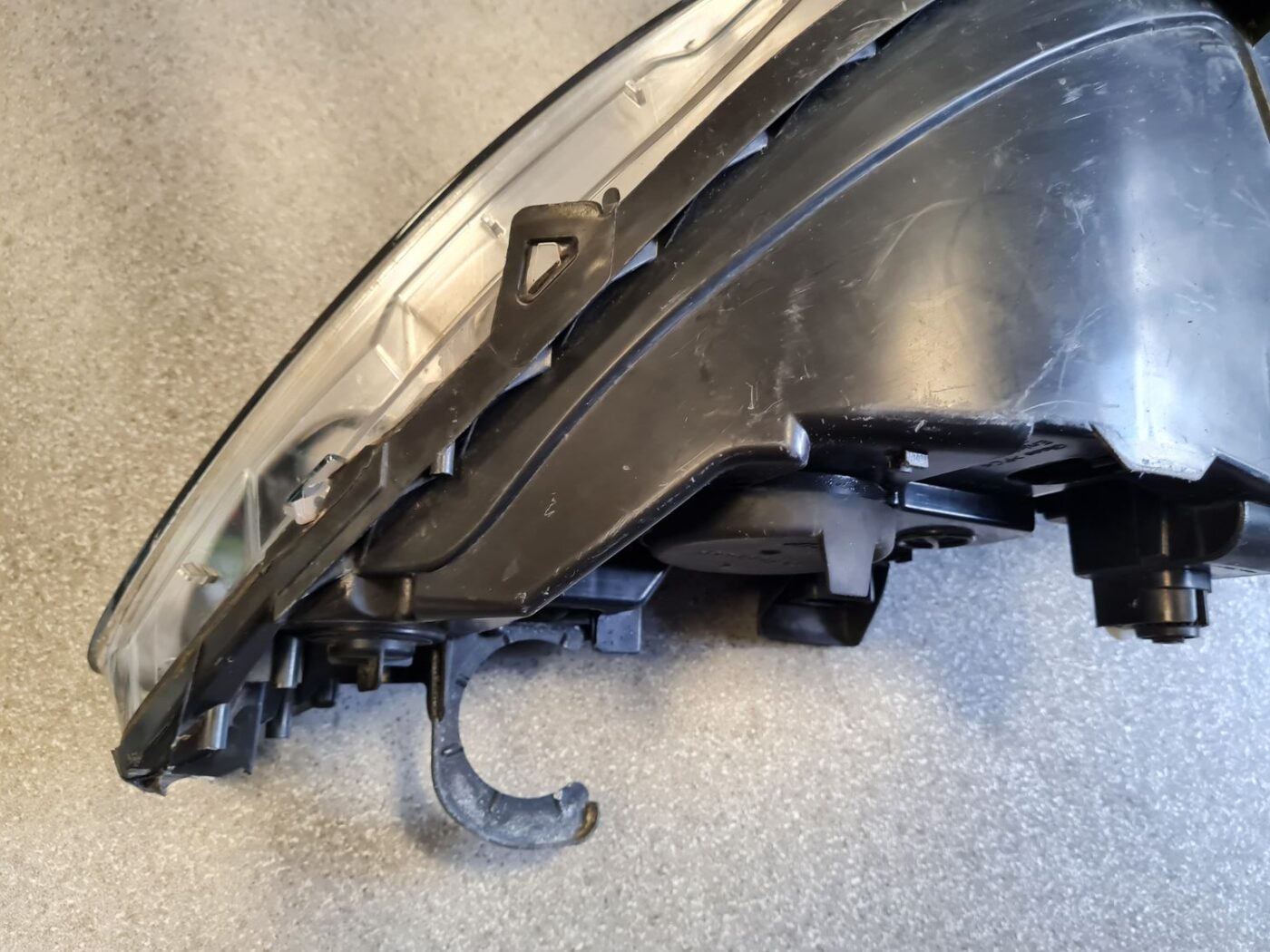 Priekšējais labais lukturis priekš PEUGEOT 407 2005 11 Priekšējais labais lukturis priekš PEUGEOT 407 2005