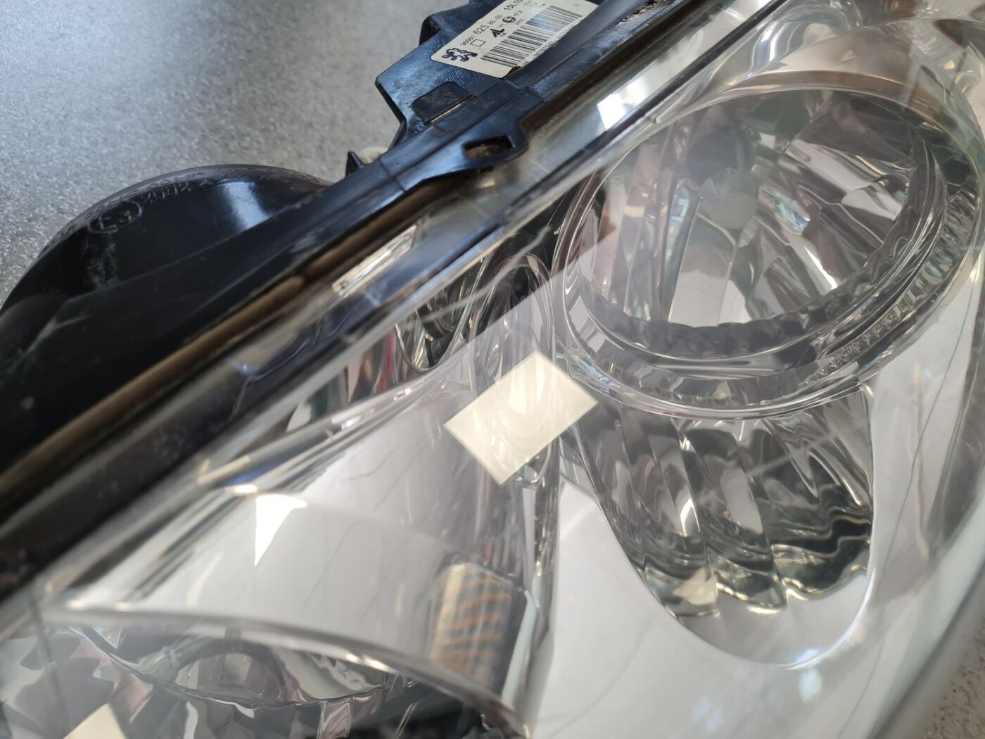 Priekšējais kreisais lukturis priekš PEUGEOT 407 2005 16 Priekšējais kreisais lukturis priekš PEUGEOT 407 2005