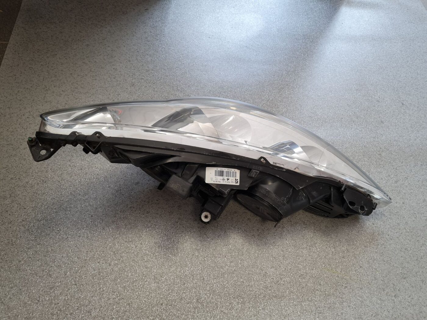 Priekšējais kreisais lukturis priekš PEUGEOT 407 2005 15 Priekšējais kreisais lukturis priekš PEUGEOT 407 2005