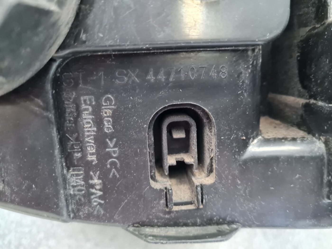 Priekšējais kreisais lukturis priekš PEUGEOT 407 2005 8 Priekšējais kreisais lukturis priekš PEUGEOT 407 2005