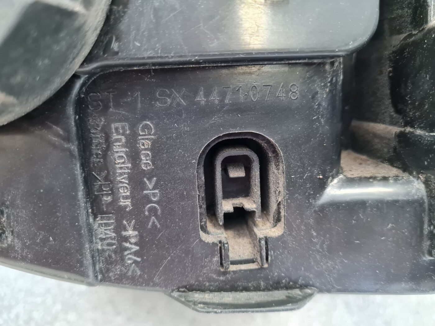 Priekšējais kreisais lukturis priekš PEUGEOT 407 2005 7 Priekšējais kreisais lukturis priekš PEUGEOT 407 2005