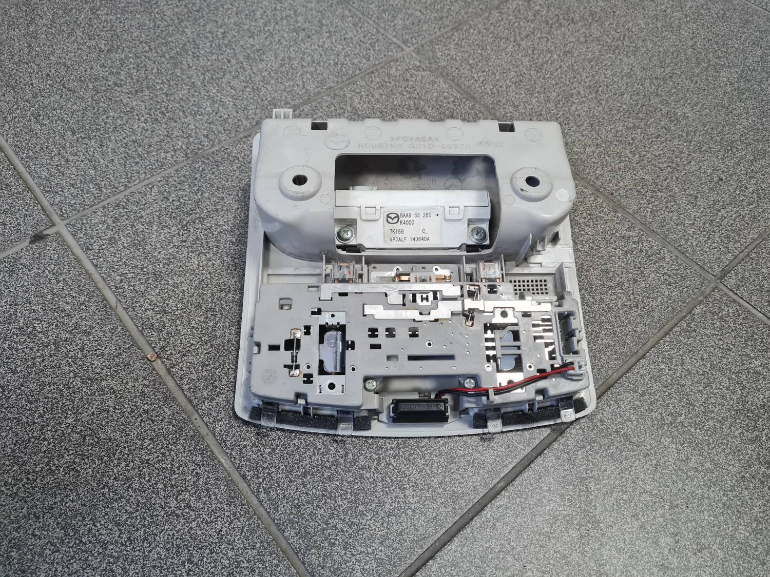 Salona apgaismojuma panelis priekš MAZDA 6 2008 4 Salona apgaismojuma panelis priekš MAZDA 6 2008