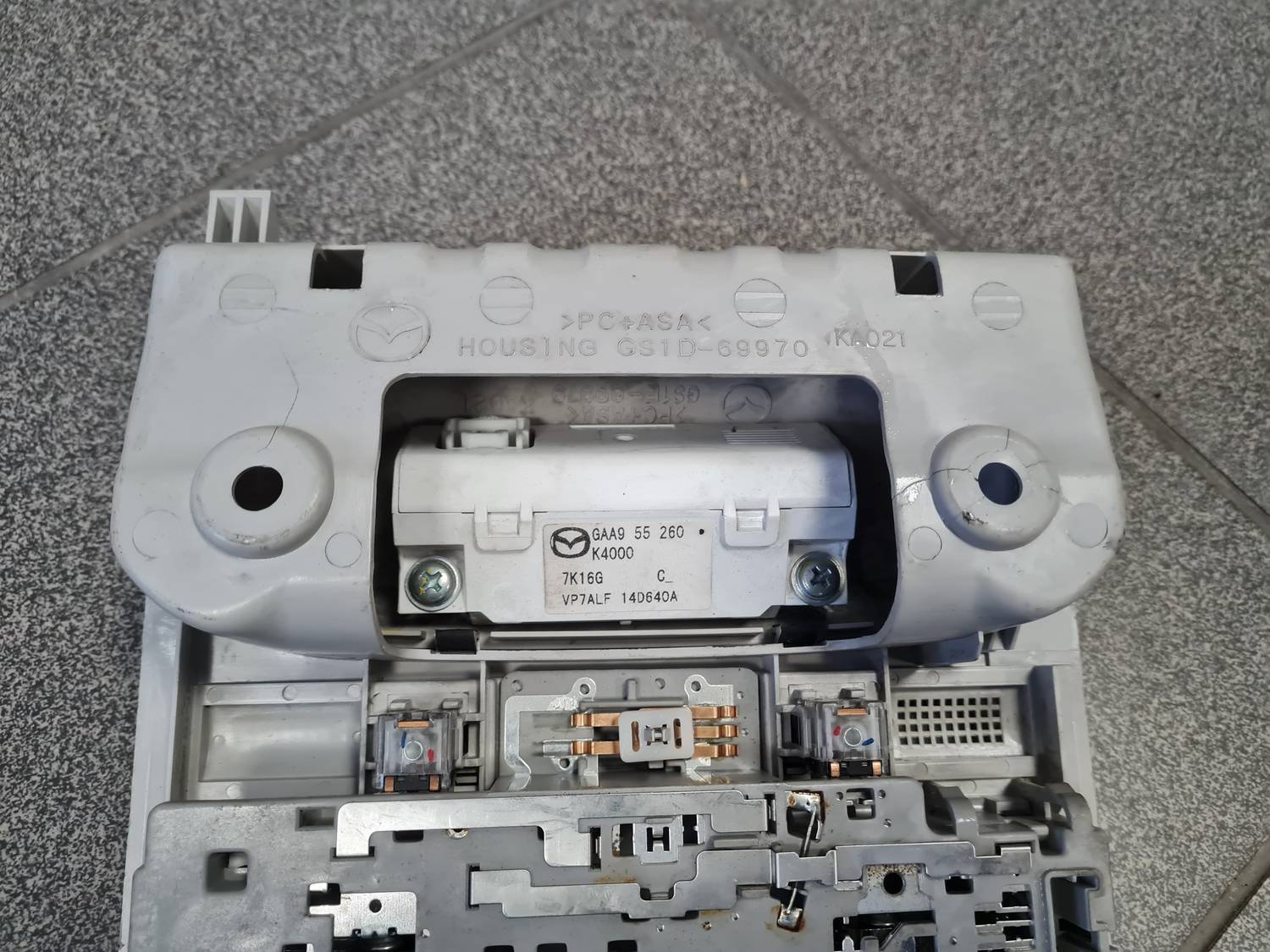 Salona apgaismojuma panelis priekš MAZDA 6 2008 3 Salona apgaismojuma panelis priekš MAZDA 6 2008