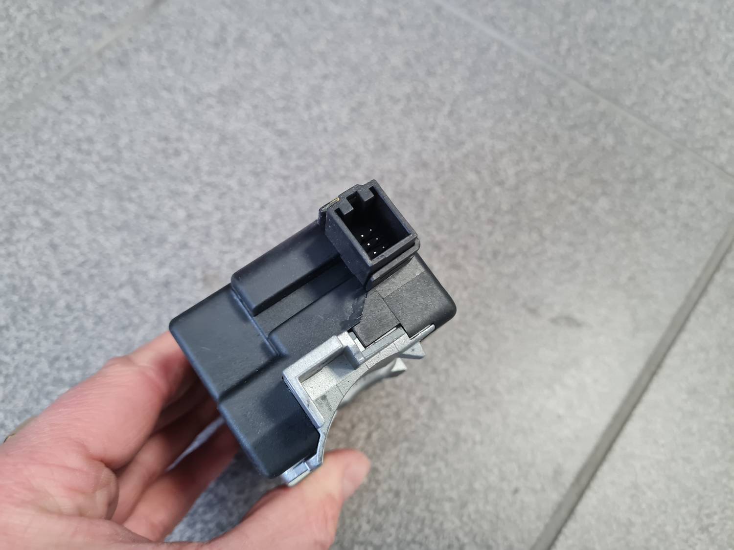 Stūres statnes vadības bloks priekš VOLKSWAGEN TOUAREG 3 Stūres statnes vadības bloks priekš VOLKSWAGEN TOUAREG