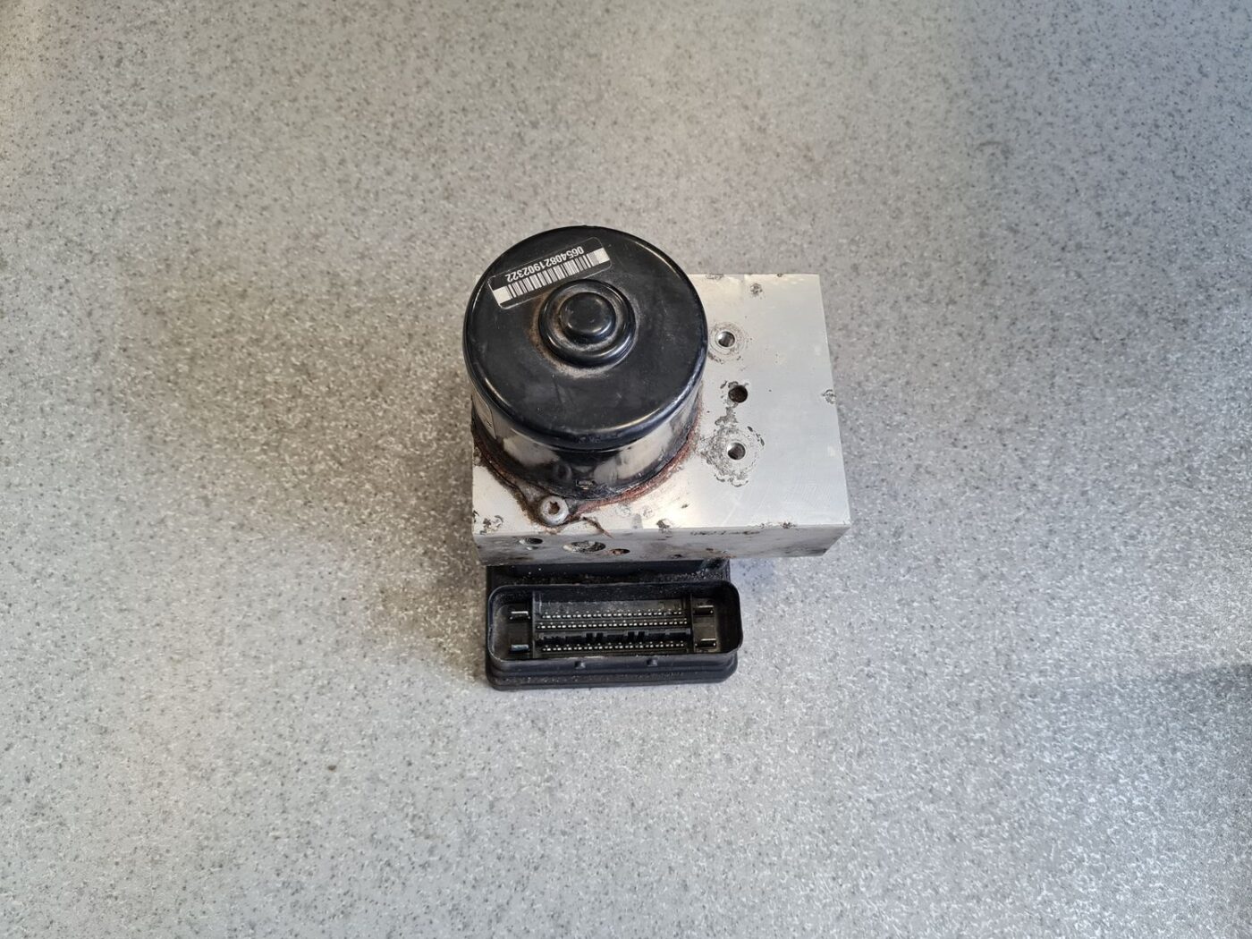 ABS bloks priekš VOLVO V70 2002 SILVER 1 ABS bloks priekš VOLVO V70 2002 SILVER