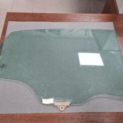 Aizmugurējo labo durvju stikls priekš HYUNDAI I30 2012