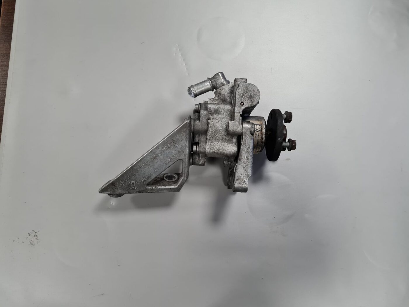 Hidrauliskais pastiprinātājs priekš BMW 525 E60 2006 BLACK 1 Hidrauliskais pastiprinātājs priekš BMW 525 E60 2006 BLACK