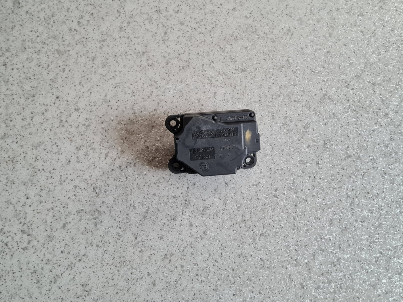 Apsildes sistēmas aktuators priekš VOLVO XC60 2009 1 Apsildes sistēmas aktuators priekš VOLVO XC60 2009