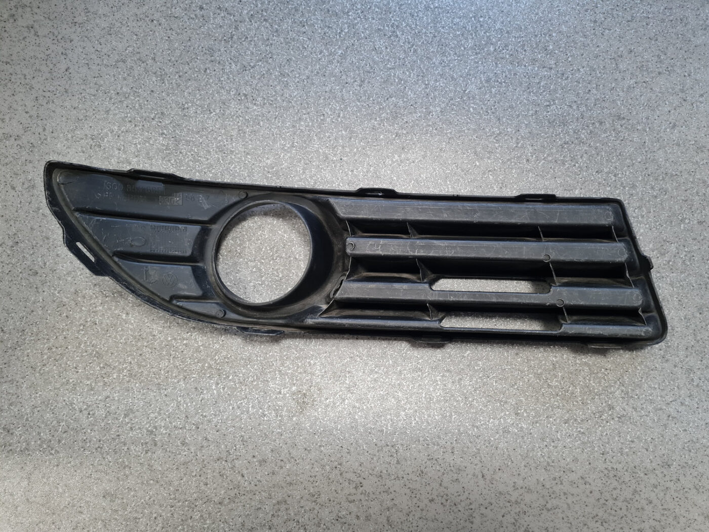 Miglas luktura reste, pa kreisi priekš VW POLO 2008 7 Miglas luktura reste, pa kreisi priekš VW POLO 2008