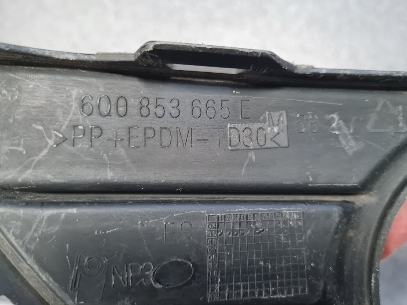 Miglas luktura reste, pa kreisi priekš VW POLO 2008 4 Miglas luktura reste, pa kreisi priekš VW POLO 2008