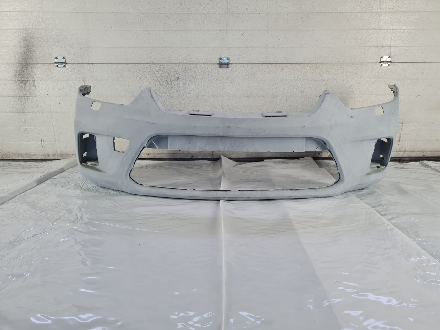 Priekšējais buferis priekš Ford C-MAX 2007-2010 7M51R17757AW 1 Priekšējais buferis priekš Ford C-MAX 2007-2010 7M51R17757AW