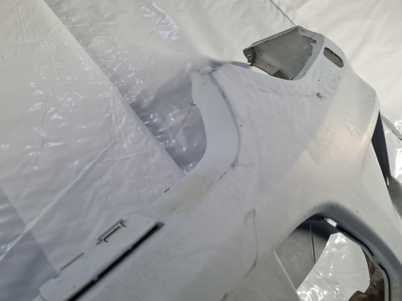 Priekšējais buferis priekš Ford C-MAX 2007-2010 7M51R17757AW 18 Priekšējais buferis priekš Ford C-MAX 2007-2010 7M51R17757AW