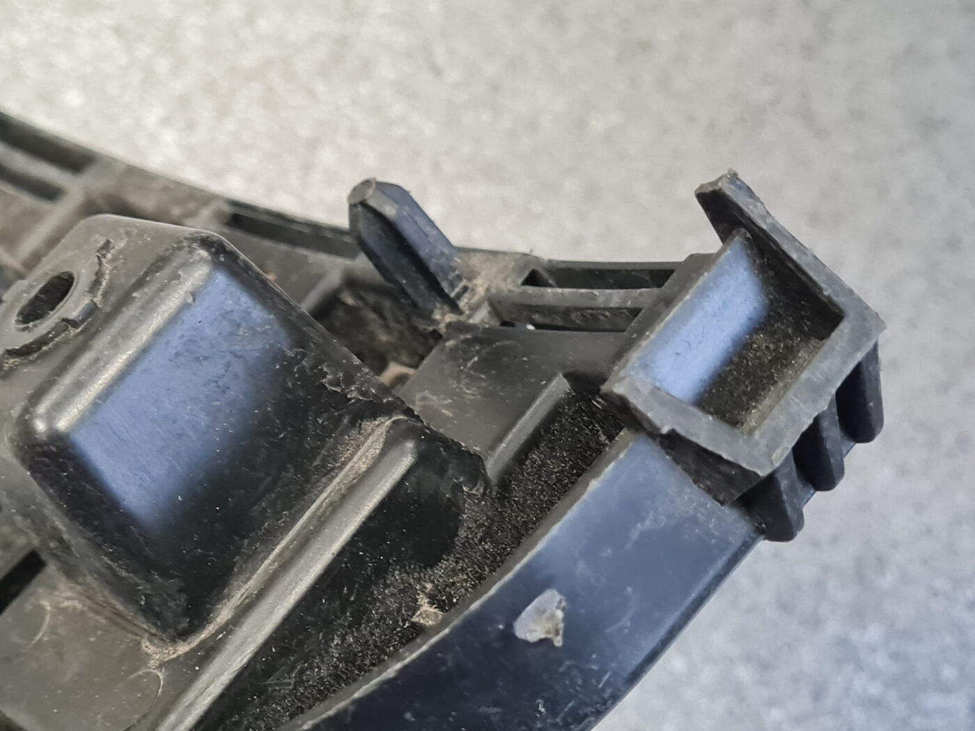 Aizmugurēja bufera kronšteins priekš VOLVO XC60 2009 5 Aizmugurēja bufera kronšteins priekš VOLVO XC60 2009