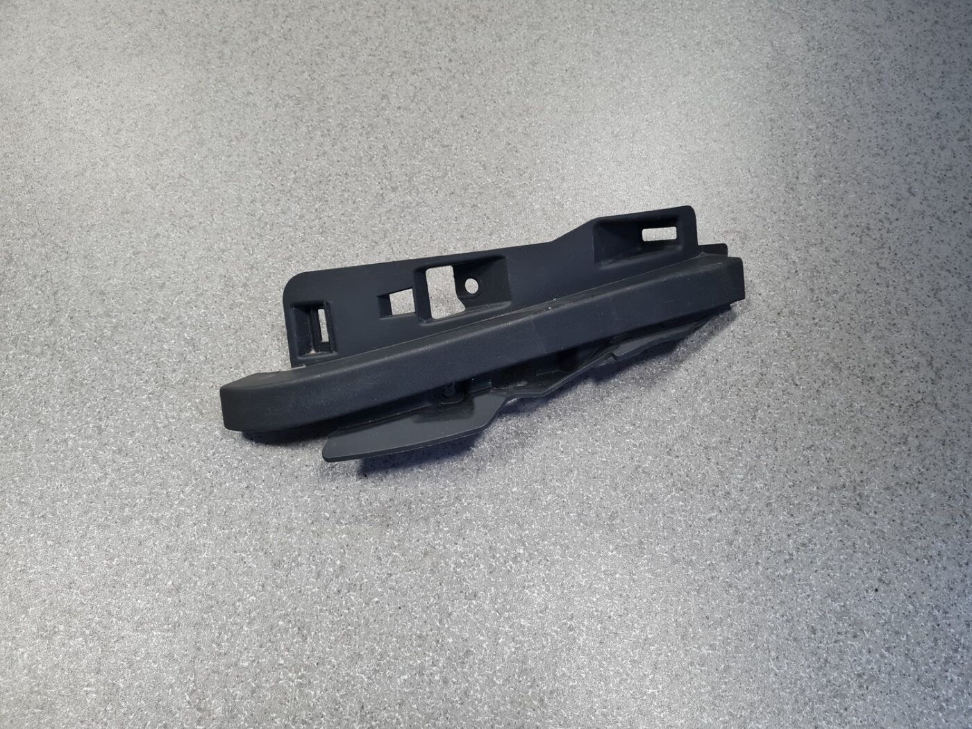 Priekšēja bufera pastiprinātāja kronšteins priekš VOLVO XC60 2009 2 Priekšēja bufera pastiprinātāja kronšteins priekš VOLVO XC60 2009