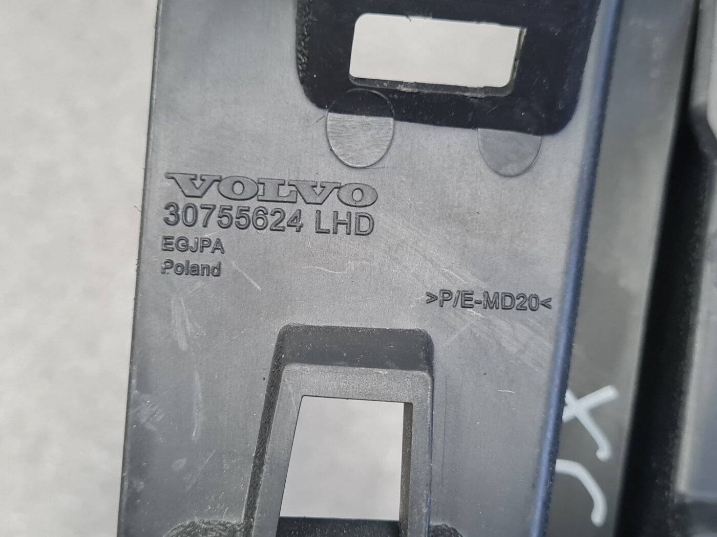 Priekšēja bufera pastiprinātāja kronšteins priekš VOLVO XC60 2009 4 Priekšēja bufera pastiprinātāja kronšteins priekš VOLVO XC60 2009