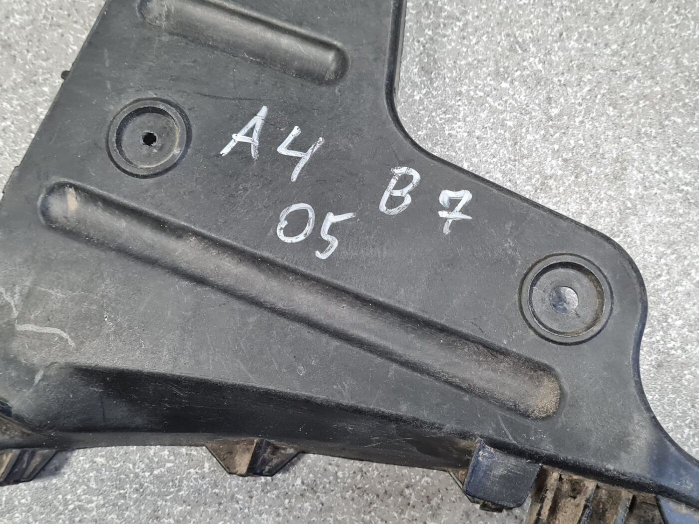 Aizmugurējā spārna un bufera stiprinājums priekš AUDI A4 2005 3 Aizmugurējā spārna un bufera stiprinājums priekš AUDI A4 2005