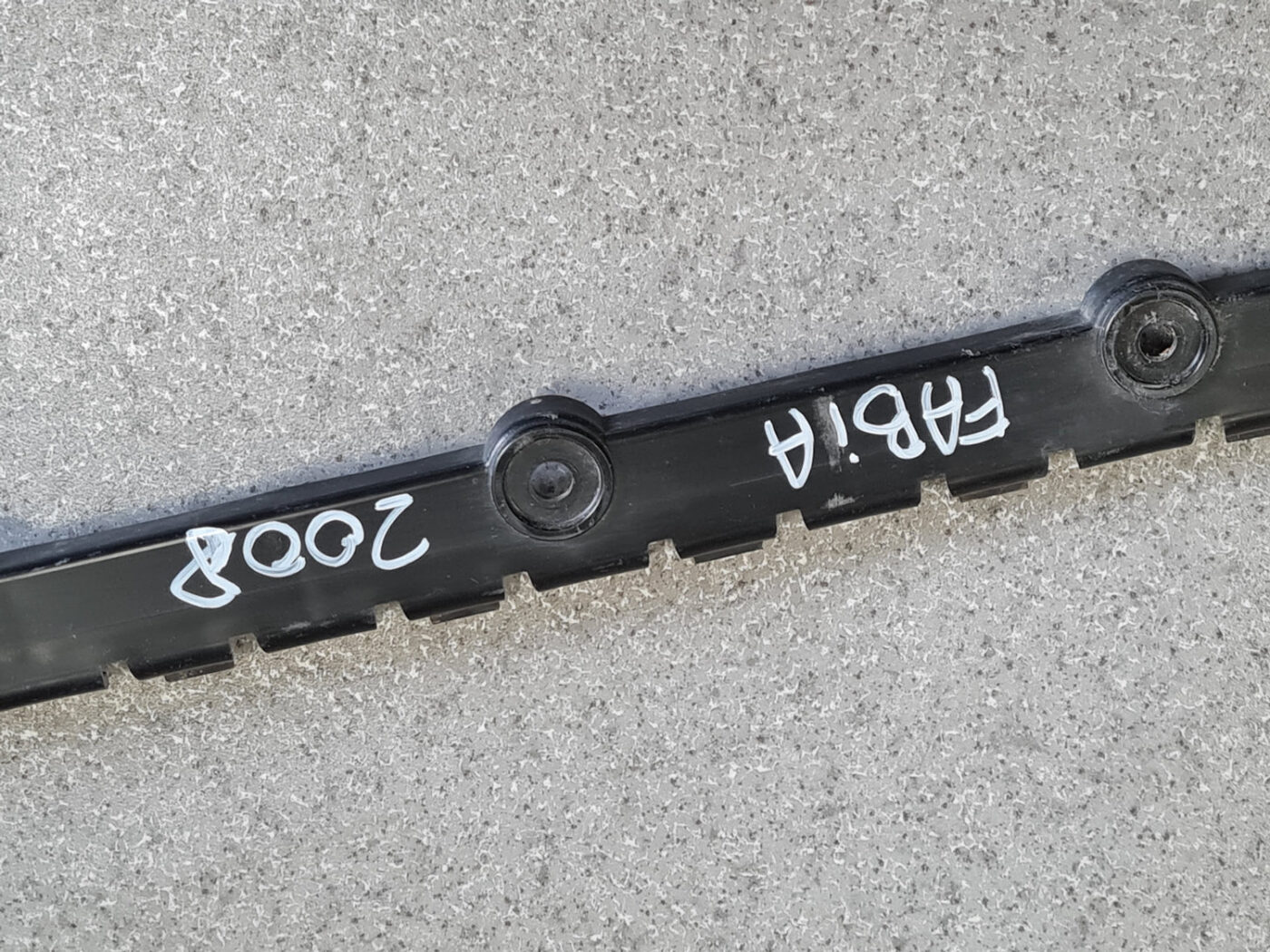 Aizmugurējā spārna un bufera stiprinājums priekš ŠKODA FABIA 2008 3 Aizmugurējā spārna un bufera stiprinājums priekš ŠKODA FABIA 2008