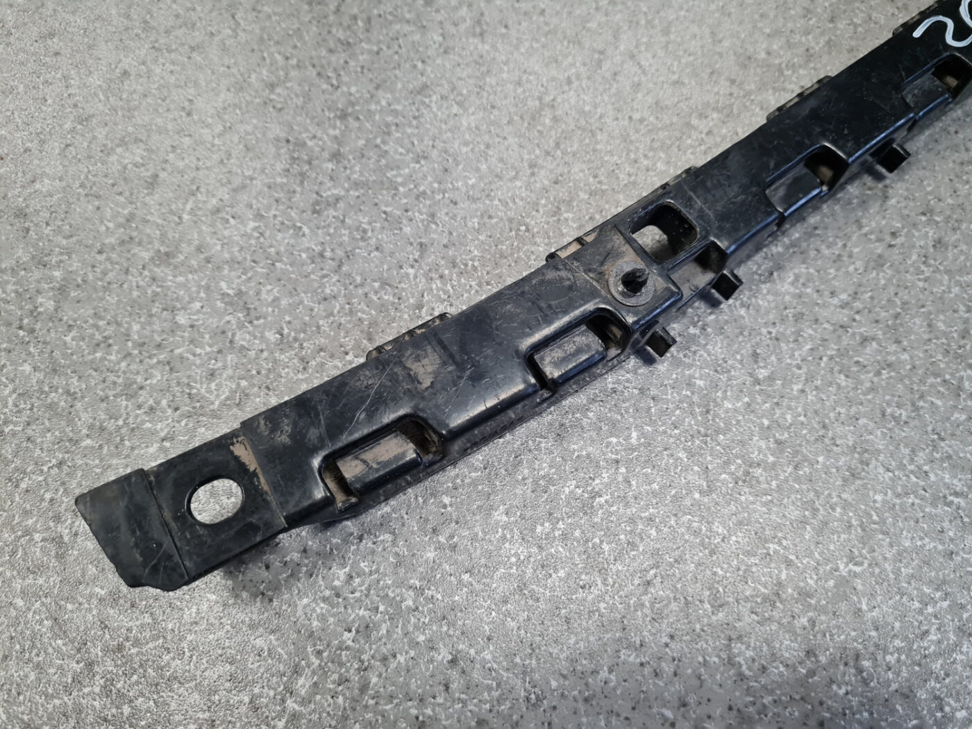 Aizmugurējā spārna un bufera stiprinājums priekš MERCEDES BENZ E250 W212 2014 10 Aizmugurējā spārna un bufera stiprinājums priekš MERCEDES BENZ E250 W212 2014