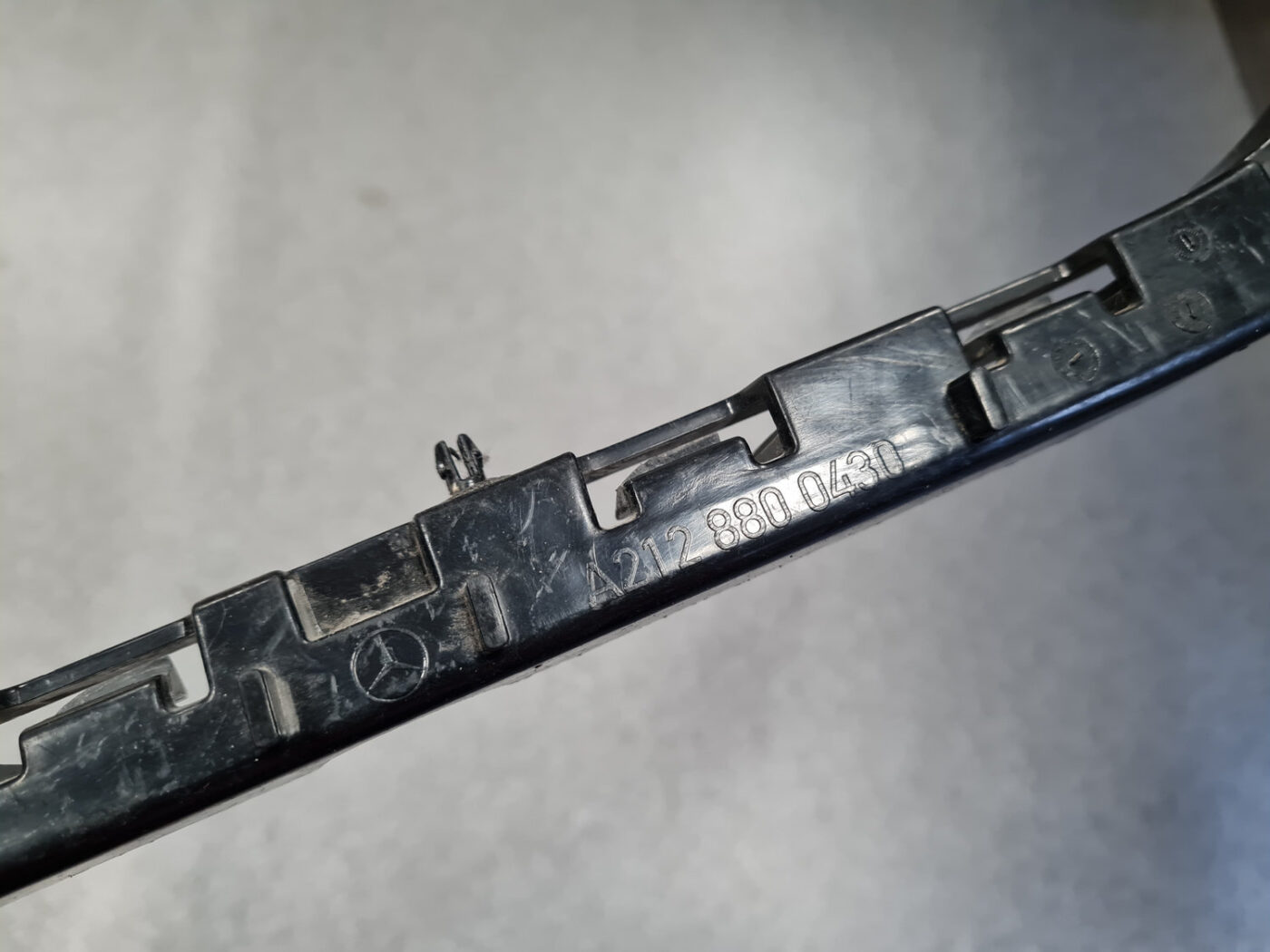 Aizmugurējā spārna un bufera stiprinājums priekš MERCEDES BENZ E250 W212 2014 5 Aizmugurējā spārna un bufera stiprinājums priekš MERCEDES BENZ E250 W212 2014