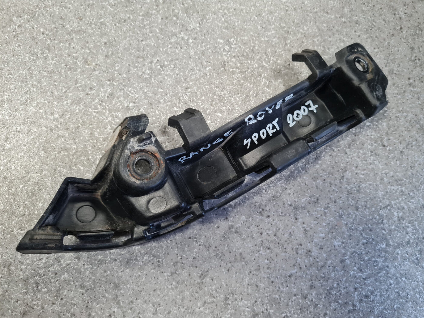 Priekšējā spārna un bufera stiprinājums priekš RANGE ROVER SPORT 2007 2 Priekšējā spārna un bufera stiprinājums priekš RANGE ROVER SPORT 2007