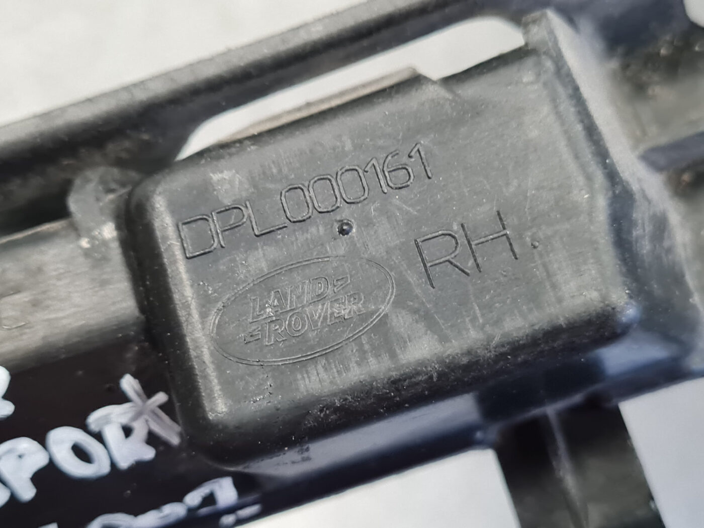 Priekšējā spārna un bufera stiprinājums priekš RANGE ROVER SPORT 2007 4 Priekšējā spārna un bufera stiprinājums priekš RANGE ROVER SPORT 2007