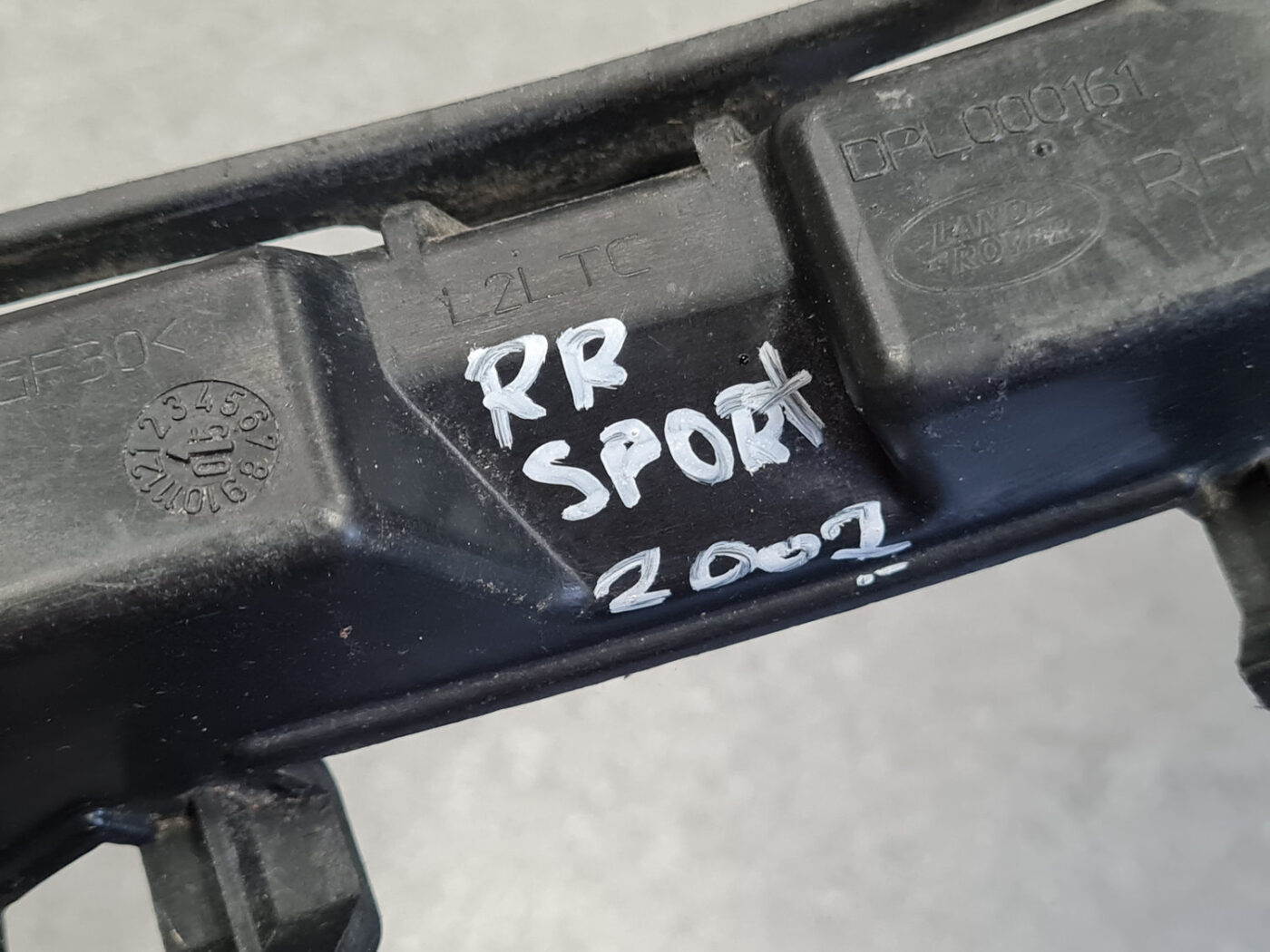 Priekšējā spārna un bufera stiprinājums priekš RANGE ROVER SPORT 2007 3 Priekšējā spārna un bufera stiprinājums priekš RANGE ROVER SPORT 2007