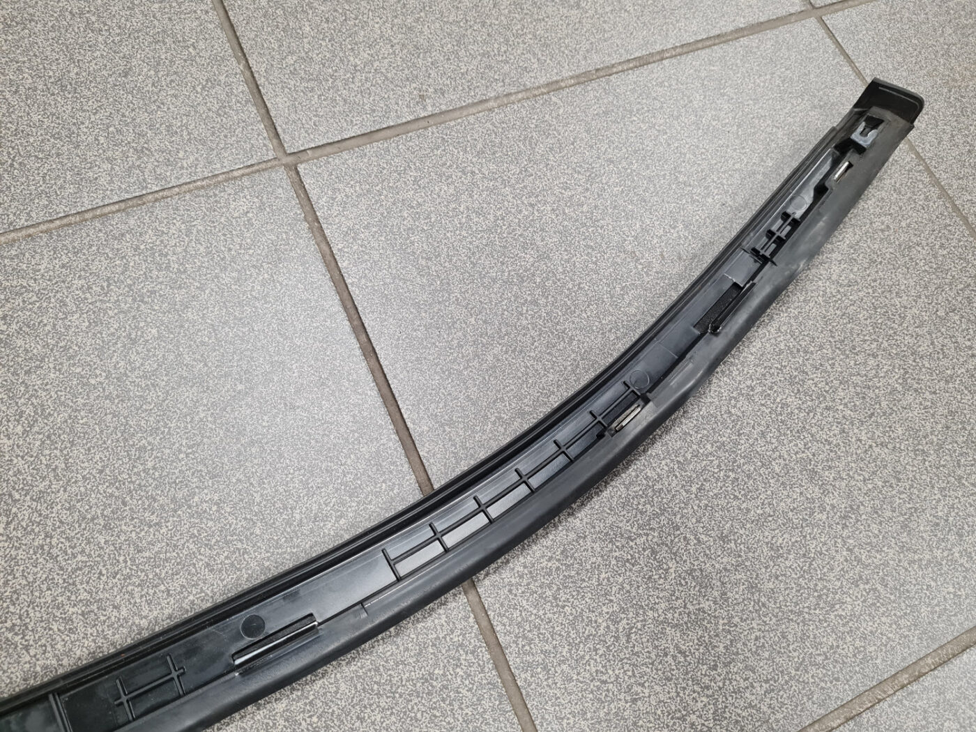 Aizmugurēja spārna uzlika (moldings) priekš OPEL ASTRA SPORT 2017 7 Aizmugurēja spārna uzlika (moldings) priekš OPEL ASTRA SPORT 2017