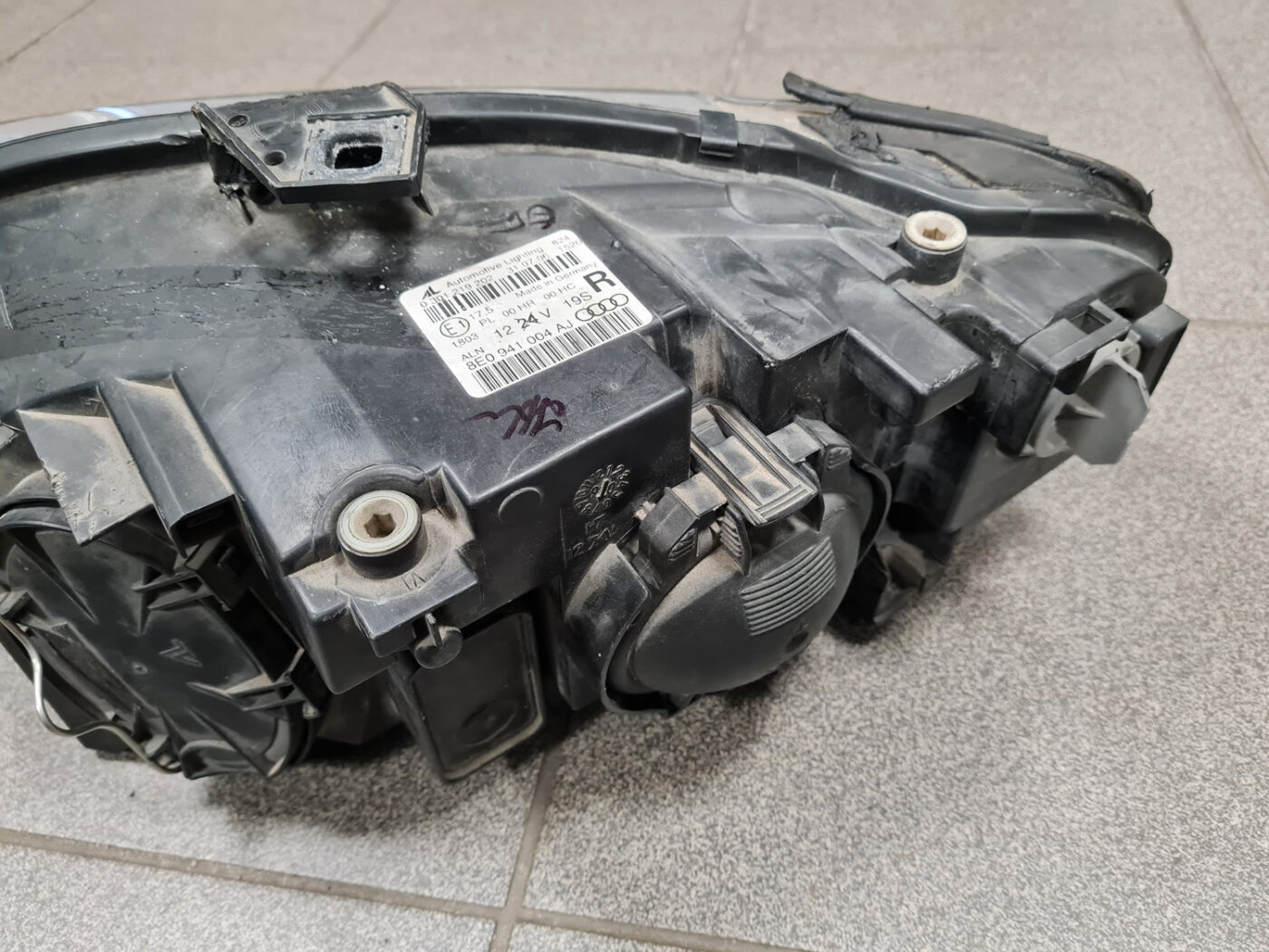 Priekšējais labais lukturis priekš AUDI A4 2007 10 Priekšējais labais lukturis priekš AUDI A4 2007