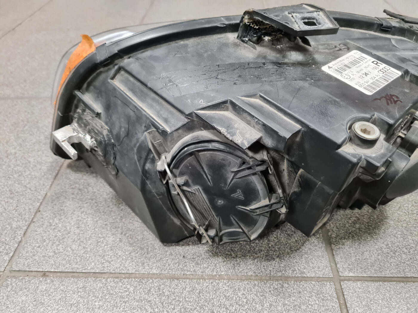 Priekšējais labais lukturis priekš AUDI A4 2007 9 Priekšējais labais lukturis priekš AUDI A4 2007