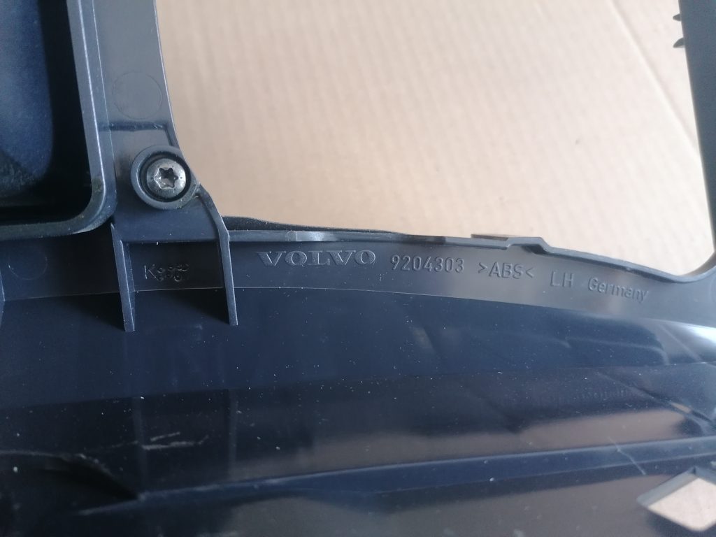 Centrālās konsoles apdares lielākā daļa priekš VOLVO V70 2004 3 Centrālās konsoles apdares lielākā daļa priekš VOLVO V70 2004