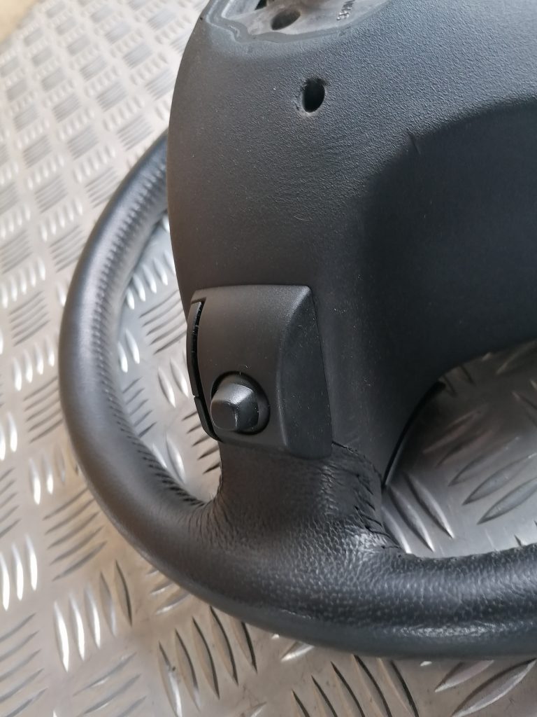 Stūre priekš VOLVO C30 2008 TURQUOISE 8 Stūre priekš VOLVO C30 2008 TURQUOISE