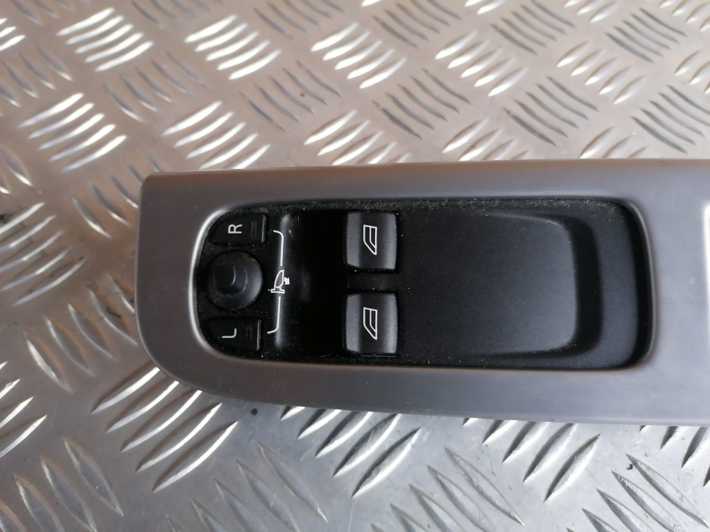 Šofera durvju slēdža pogas priekš VOLVO C30 2008 TURQUOISE 3 Šofera durvju slēdža pogas priekš VOLVO C30 2008 TURQUOISE