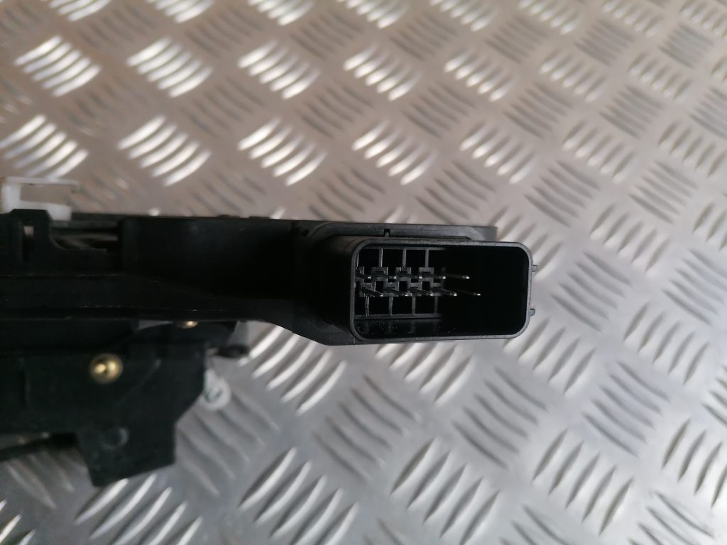 Priekšējo labo durvju slēdzene priekš VOLVO C30 2008 TURQUOISE 5 Priekšējo labo durvju slēdzene priekš VOLVO C30 2008 TURQUOISE