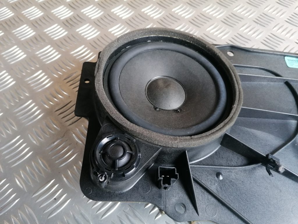 Durvju skaļrunis, apakšā priekš VOLVO C30 2008 TURQUOISE 2 Durvju skaļrunis, apakšā priekš VOLVO C30 2008 TURQUOISE