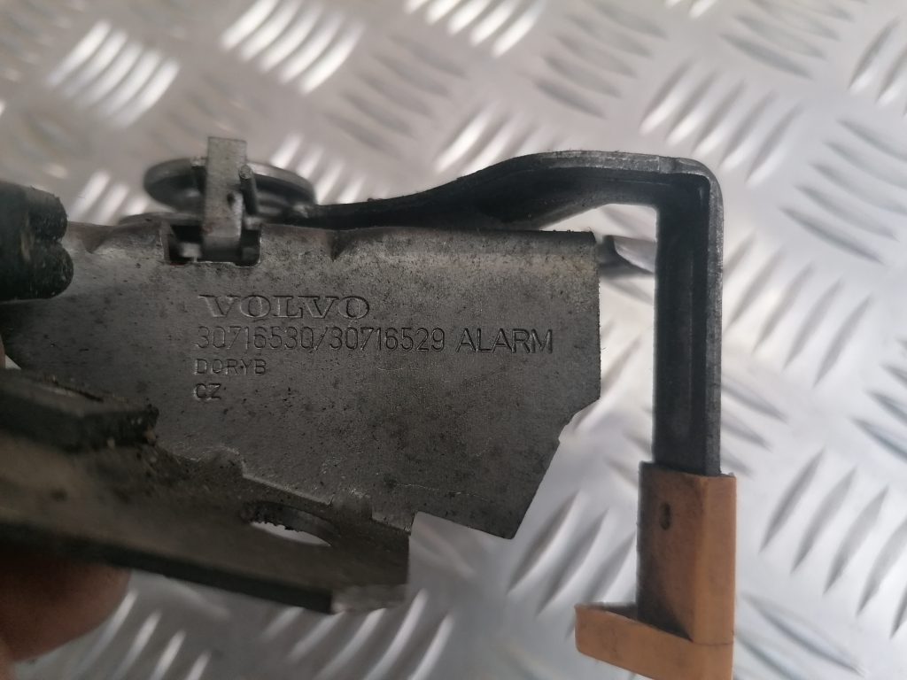 Pārsega slēdzene priekš VOLVO C30 2008 TURQUOISE 4 Pārsega slēdzene priekš VOLVO C30 2008 TURQUOISE