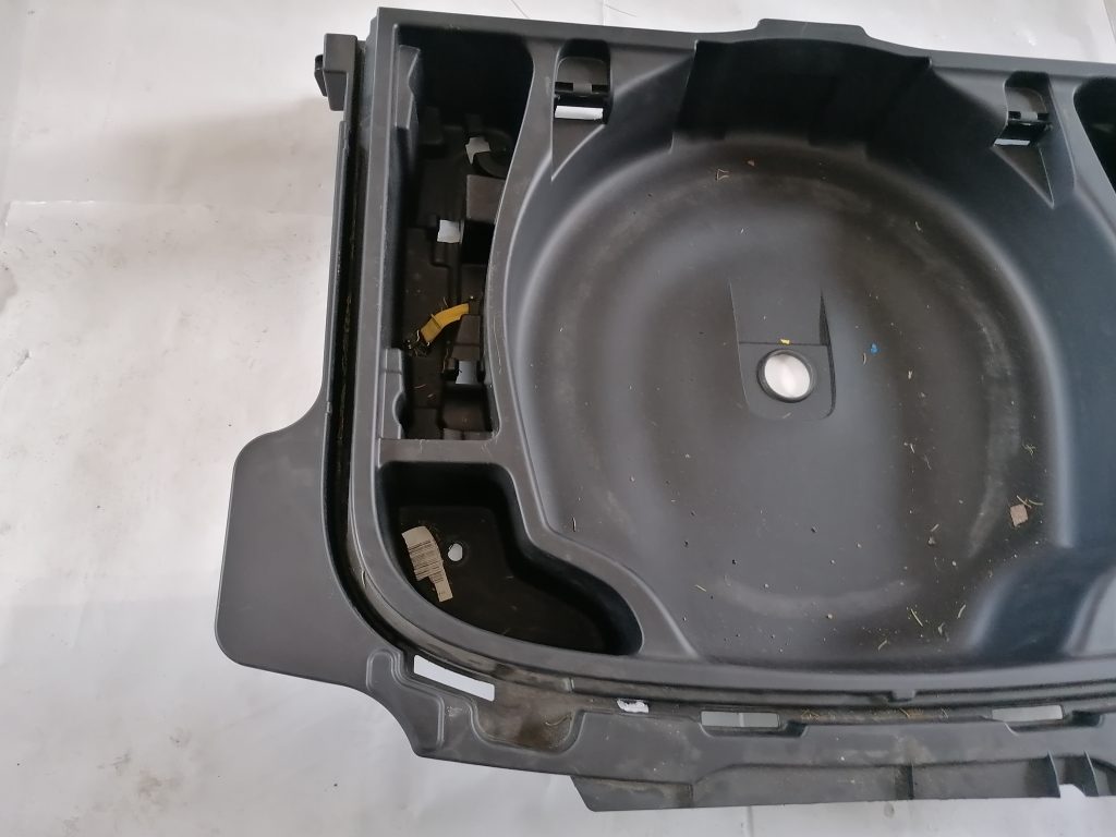 Bagāžnieka nodalījuma instrumentu ieliktnis priekš VOLVO C30 2008 TURQUOISE 4 Bagāžnieka nodalījuma instrumentu ieliktnis priekš VOLVO C30 2008 TURQUOISE