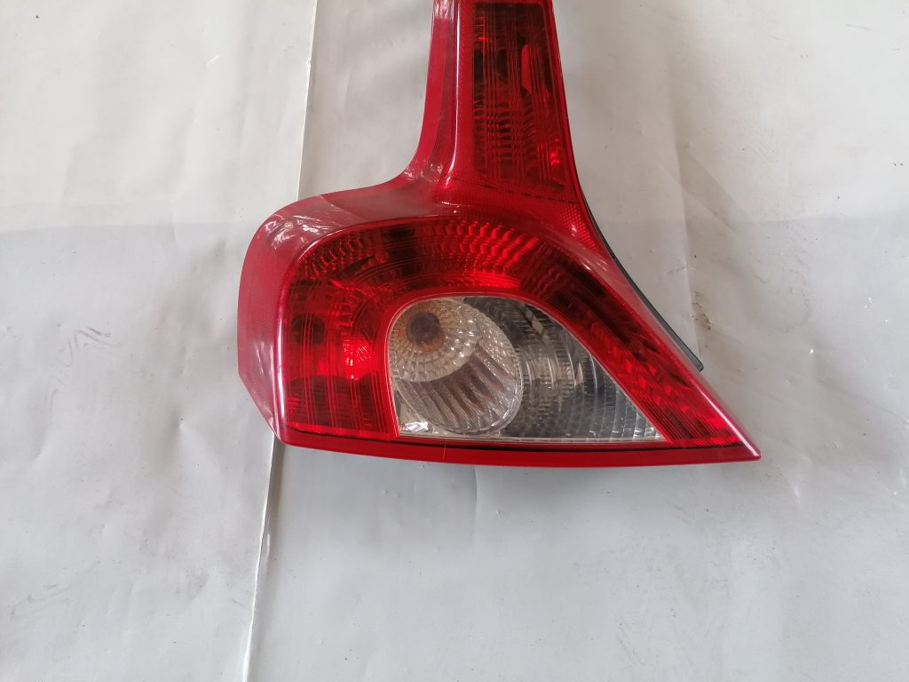 Aizmugurējais kreisais lukturis priekš VOLVO C30 2008 TURQUOISE 3 Aizmugurējais kreisais lukturis priekš VOLVO C30 2008 TURQUOISE