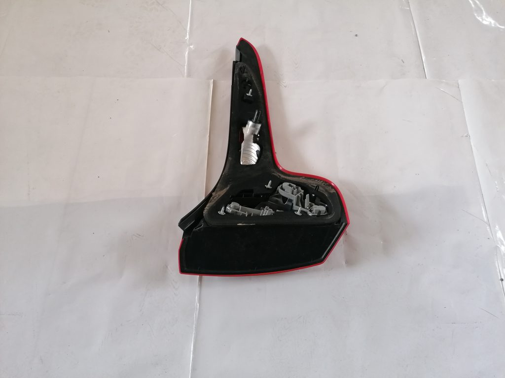 Aizmugurējais kreisais lukturis priekš VOLVO C30 2008 TURQUOISE 5 Aizmugurējais kreisais lukturis priekš VOLVO C30 2008 TURQUOISE