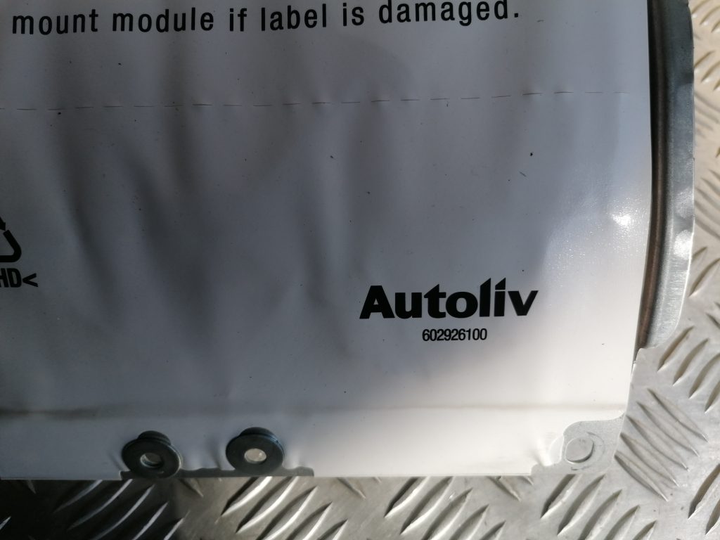 Mērinstrumentu paneļa drošības spilvens priekš VOLVO C30 2008 TURQUOISE 2 Mērinstrumentu paneļa drošības spilvens priekš VOLVO C30 2008 TURQUOISE