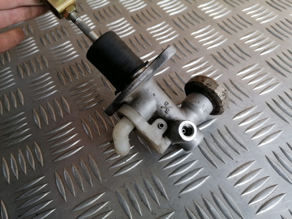 Sajūga galvenais cilindrs priekš NISSAN PATHFINDER 2006 3 Sajūga galvenais cilindrs priekš NISSAN PATHFINDER 2006