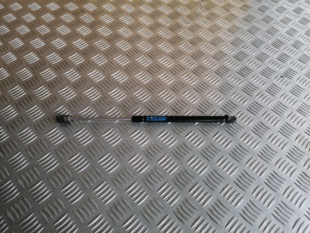 Bagažnieka vāka amortizators priekš NISSAN PATHFINDER 2006 1 Bagažnieka vāka amortizators priekš NISSAN PATHFINDER 2006