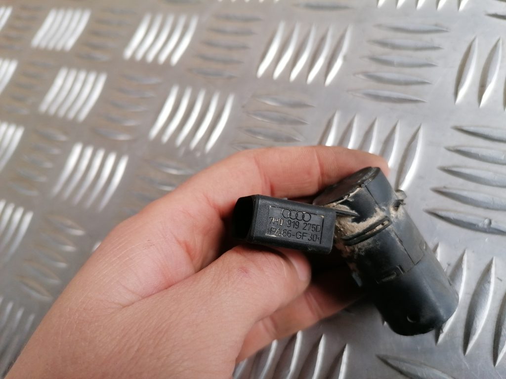 Parkošanās devējs priekš AUDI A4 2007 2 Parkošanās devējs priekš AUDI A4 2007