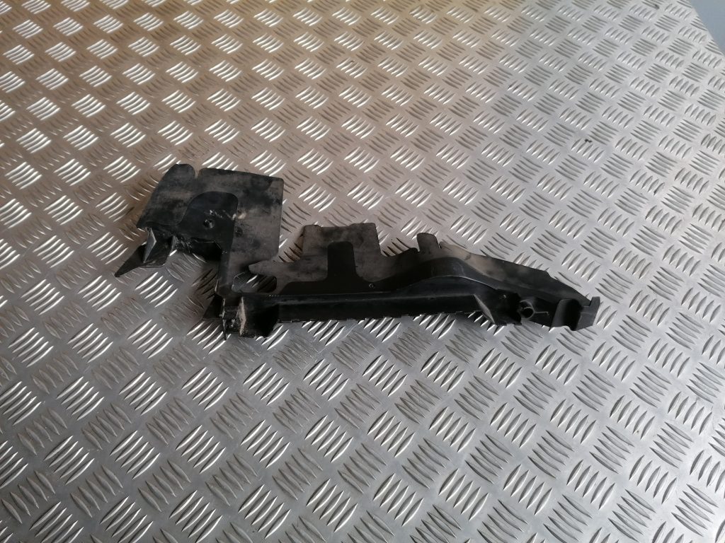 Ieplūdes gaisa deflektors/Difuzors priekš AUDI A6 AVANT 2006 S-LINE 2 Ieplūdes gaisa deflektors/Difuzors priekš AUDI A6 AVANT 2006 S-LINE