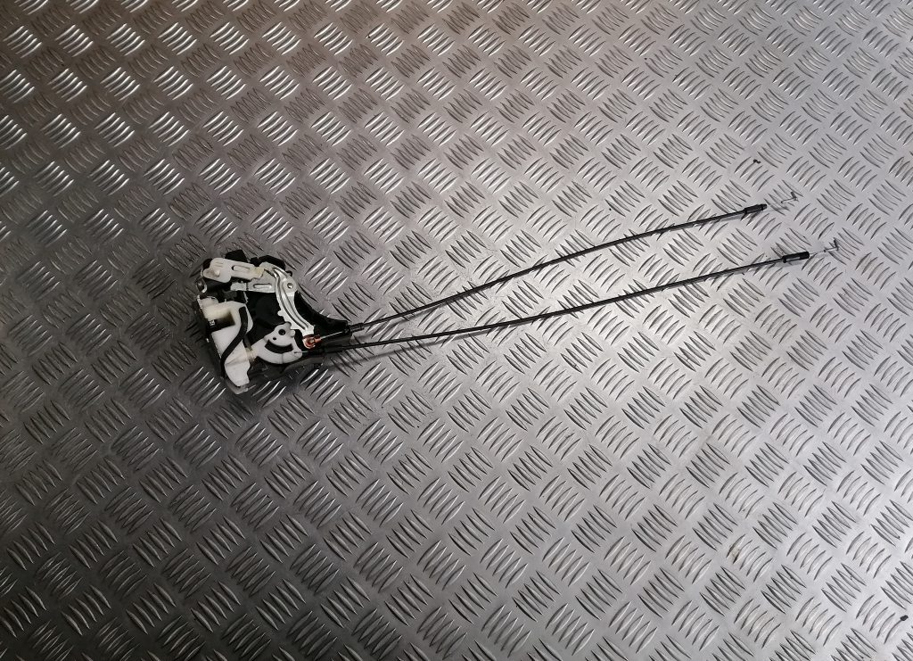 Aizmugurējo labo durvju slēdzene priekš CITROEN C-CROSSER 2009 1 Aizmugurējo labo durvju slēdzene priekš CITROEN C-CROSSER 2009