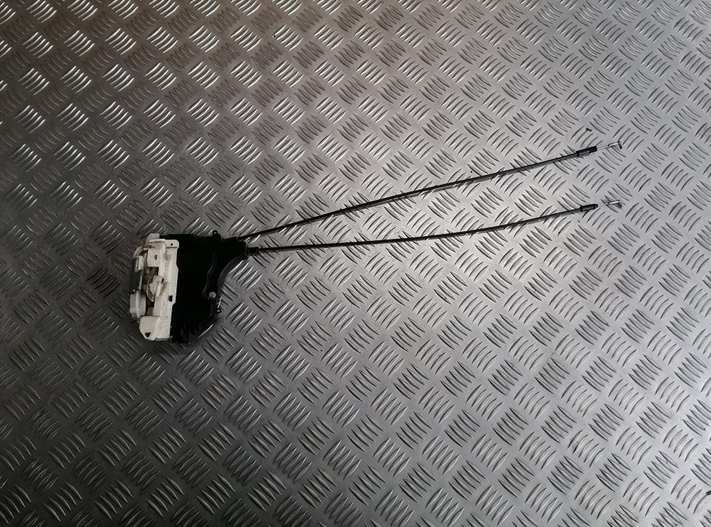 Aizmugurējo labo durvju slēdzene priekš CITROEN C-CROSSER 2009 2 Aizmugurējo labo durvju slēdzene priekš CITROEN C-CROSSER 2009