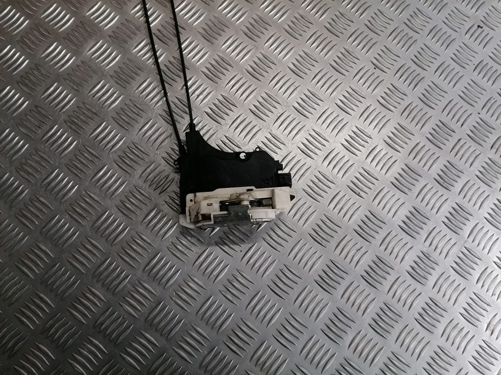 Aizmugurējo labo durvju slēdzene priekš CITROEN C-CROSSER 2009 5 Aizmugurējo labo durvju slēdzene priekš CITROEN C-CROSSER 2009