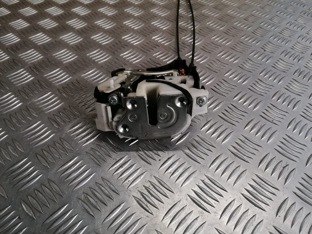 Aizmugurējo labo durvju slēdzene priekš CITROEN C-CROSSER 2009 3 Aizmugurējo labo durvju slēdzene priekš CITROEN C-CROSSER 2009