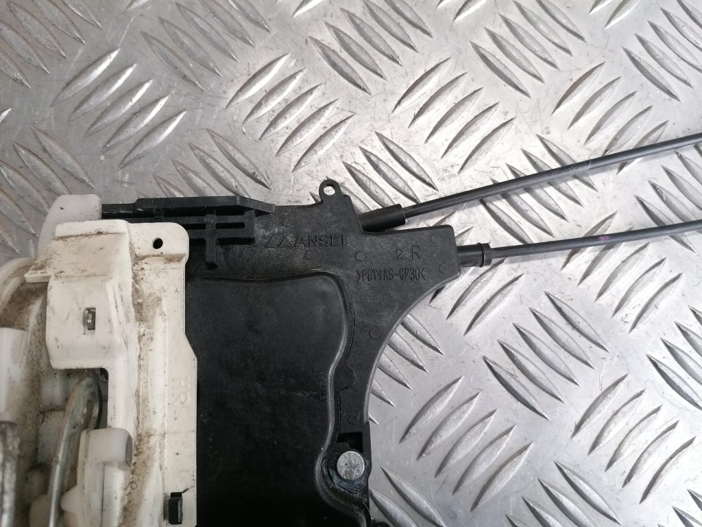 Aizmugurējo labo durvju slēdzene priekš CITROEN C-CROSSER 2009 7 Aizmugurējo labo durvju slēdzene priekš CITROEN C-CROSSER 2009