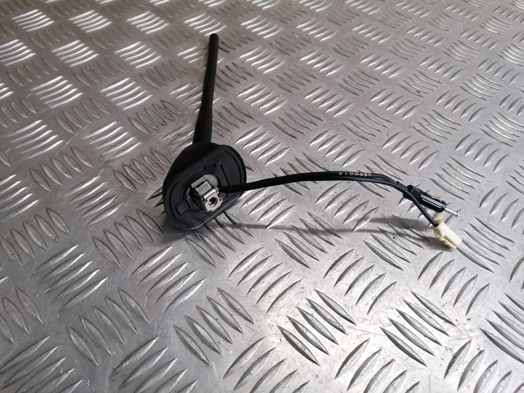 Jumta antena priekš CITROEN C-CROSSER 2009 2 Jumta antena priekš CITROEN C-CROSSER 2009